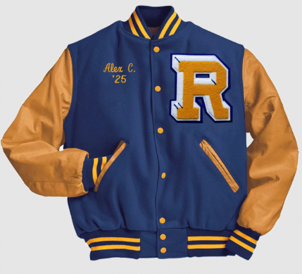 Jaket Varsity dengan huruf besar di bagian depan